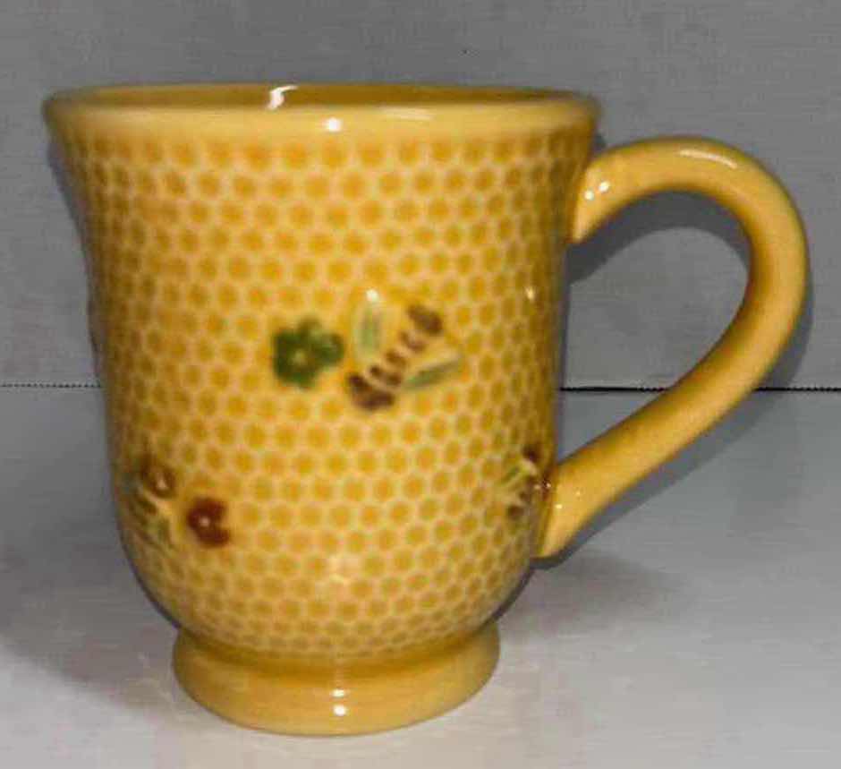 Photo 2 of WILLIAMS-SONOMA HONEYBEE COLLECTION, MUG 3.75” X 4.25”