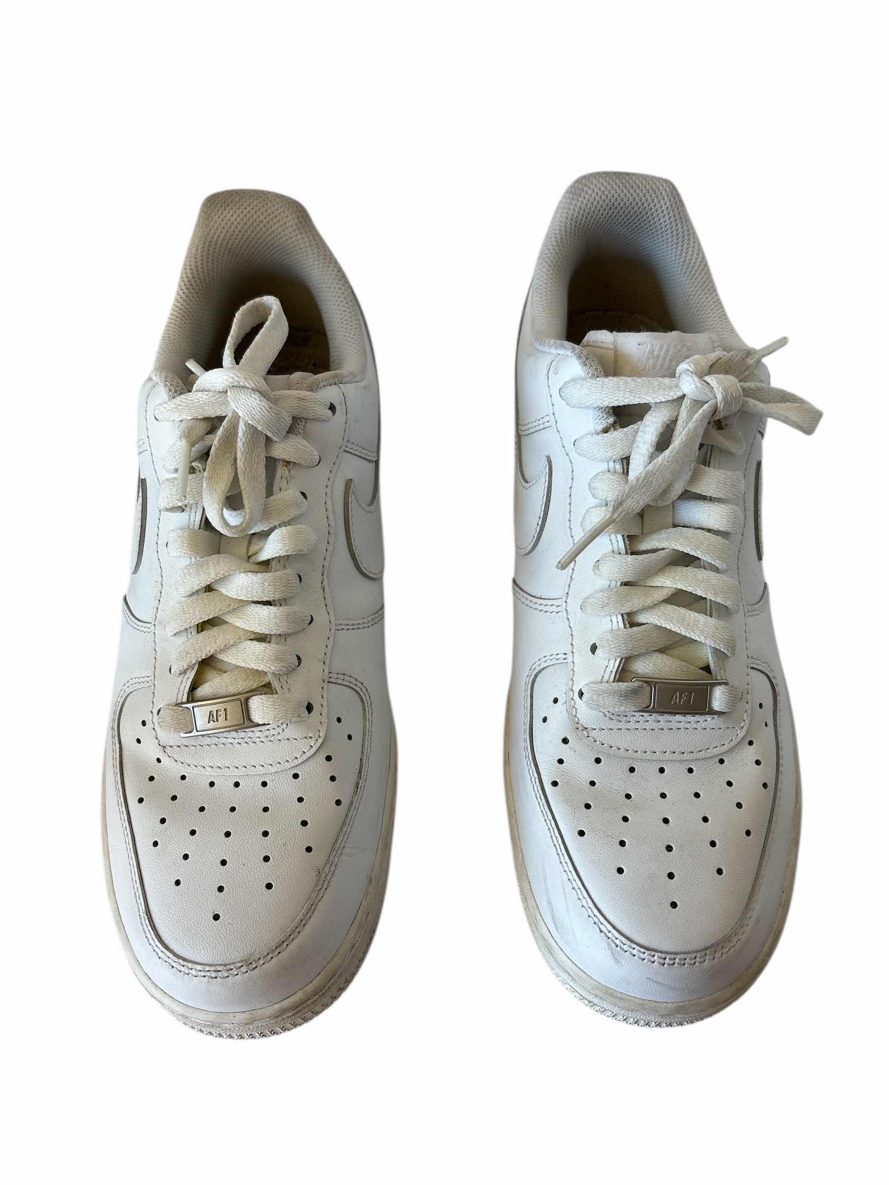 Photo 1 of NIKE AIR FORCE 1 LOW TOP SNEAKERS SIZE 8.5 MENS