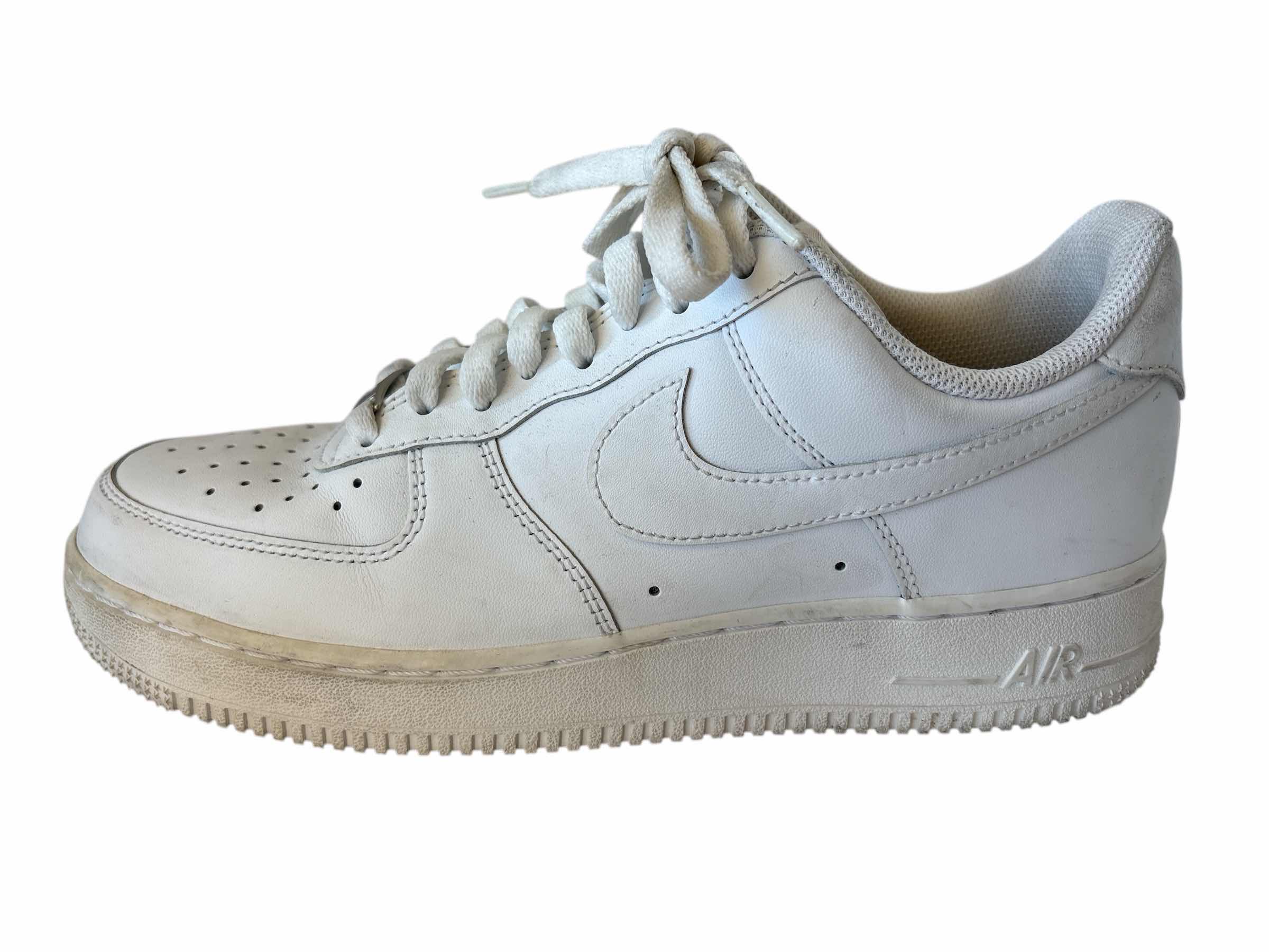 Photo 1 of NIKE AIR FORCE 1 LOW TOP SNEAKERS SIZE 8.5 MENS