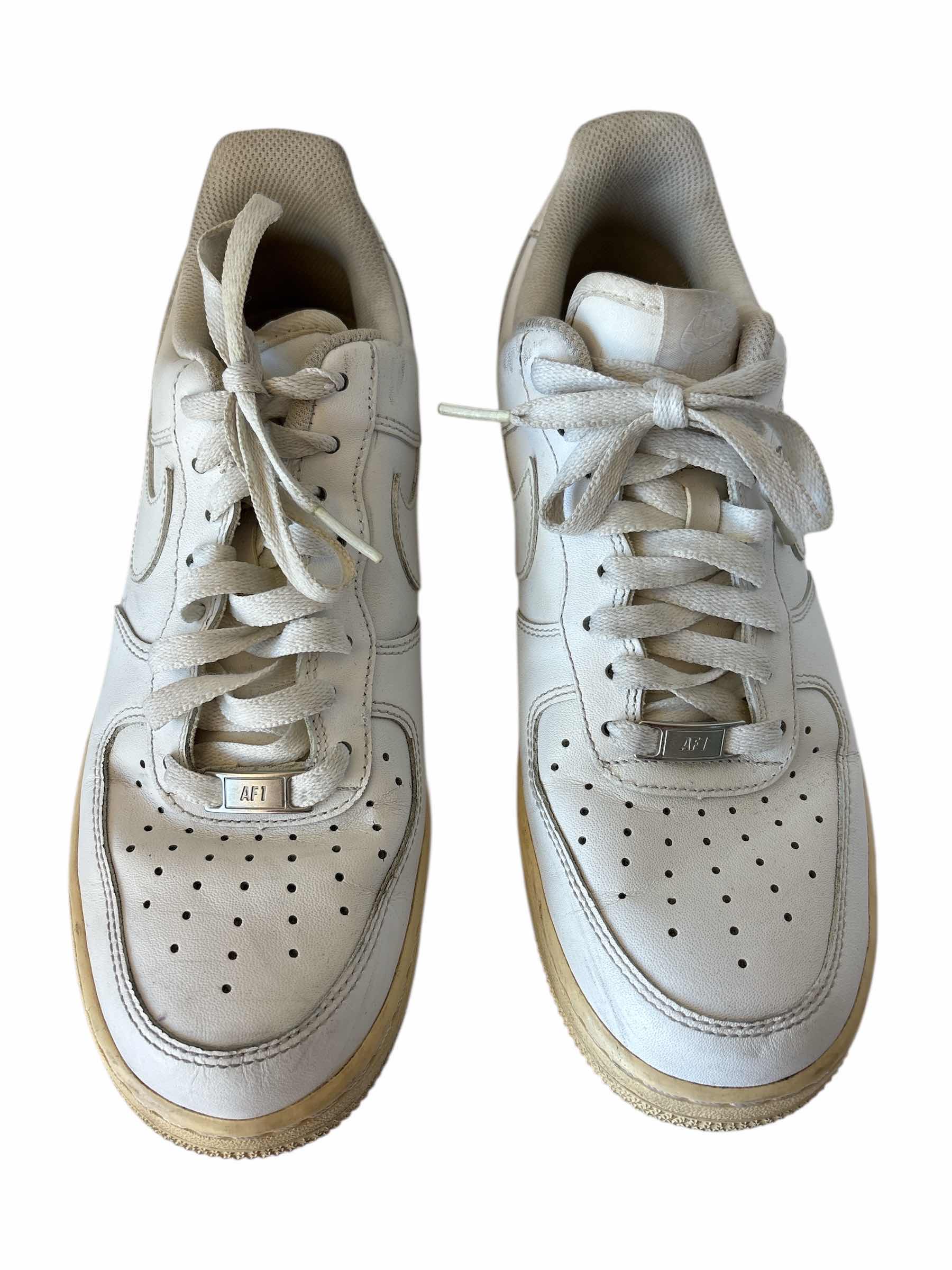 Photo 1 of NIKE AIR FORCE 1 LOW TOP SNEAKERS SIZE 8.5 MENS