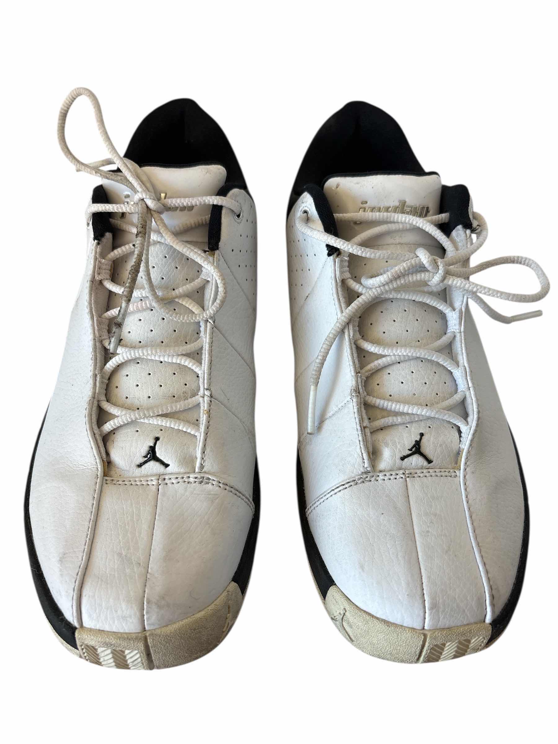 Photo 1 of JORDAN TEAM ELITE 2 SNEAKERS SIZE 8 MENS