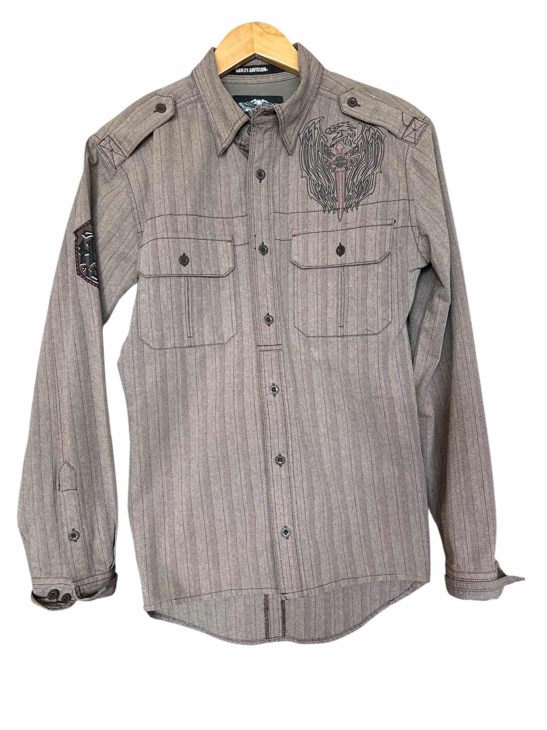 Photo 1 of LEVIS LONG SLEEVE BUTTON UP SIZE M MENS