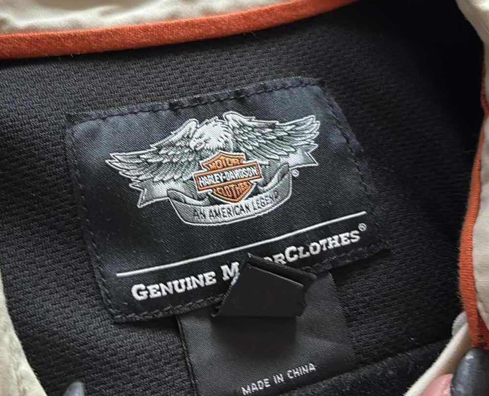 Photo 1 of (2)PCS HARLEY-DAVIDSON BUTTON UPS MENS SIZE M