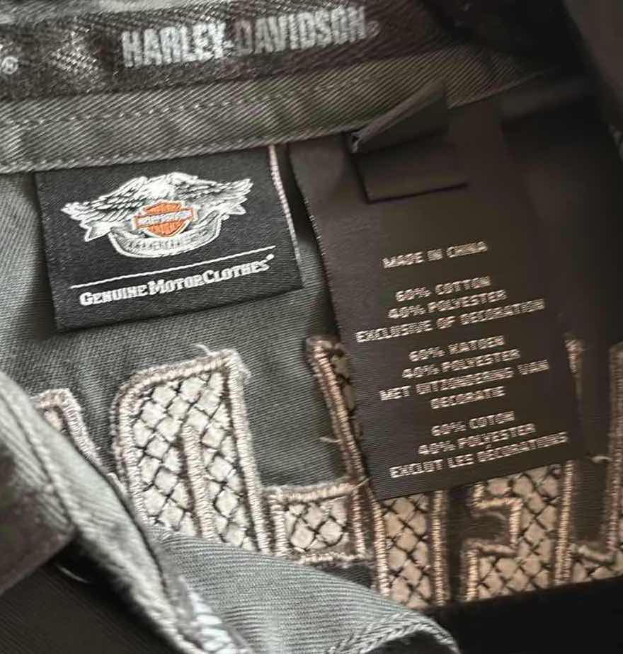 Photo 1 of (2)PCS HARLEY-DAVIDSON BUTTON UP SHIRTS SIZE M MENS