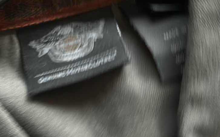 Photo 1 of (2)PCS HARLEY-DAVIDSON VEST SIZE S AND M MENS VEST