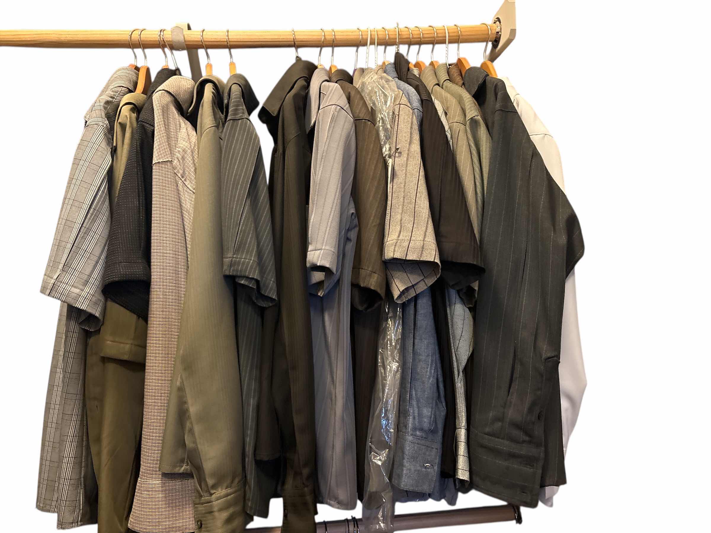 Photo 1 of PRIMARY CLOSET TOPS MENS SIZE M