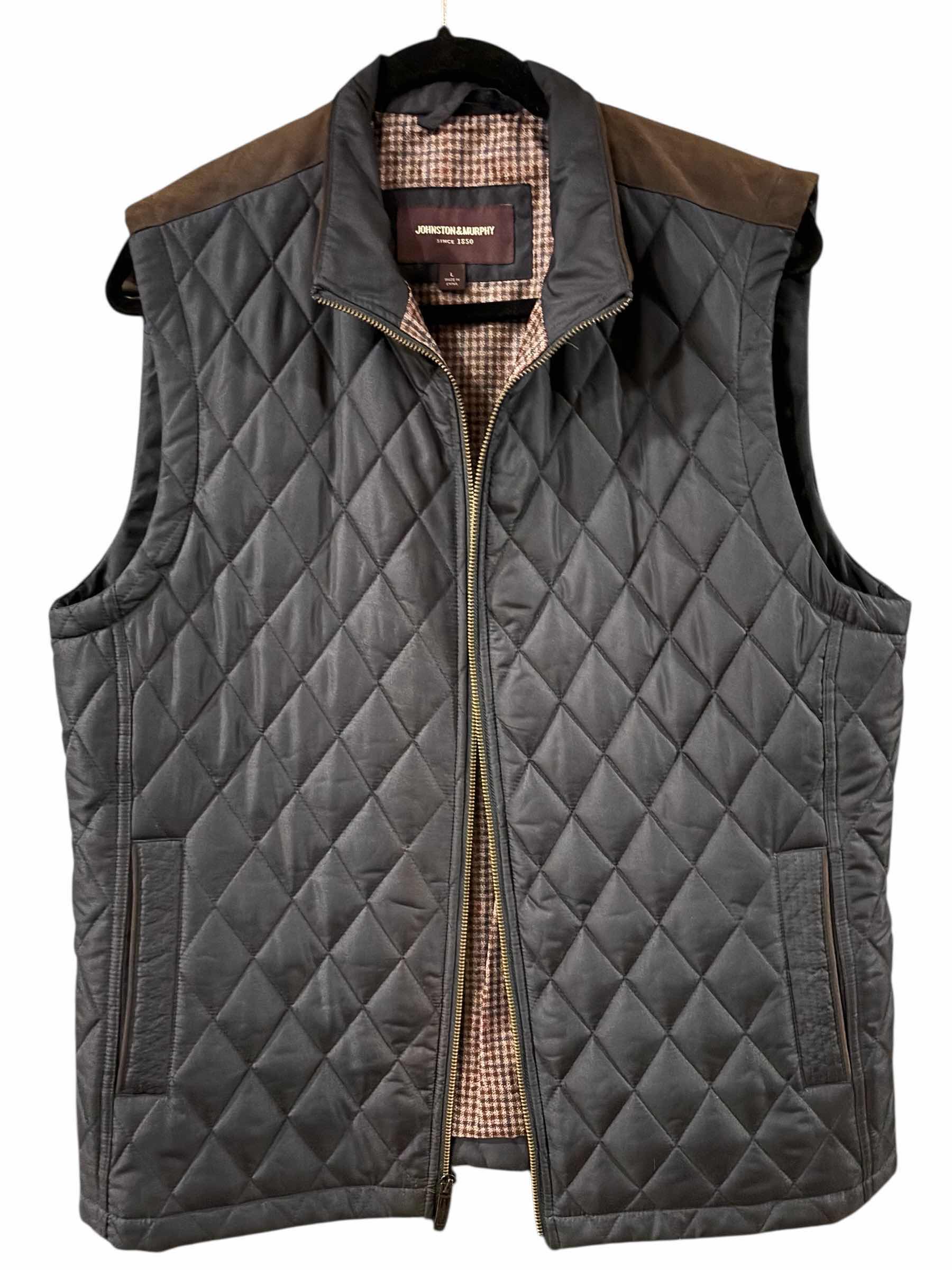 Photo 1 of JOHNSTON & MURPHY DIAMOND QUILTED PLAID LINED VEST, MENS SIZE LARGE