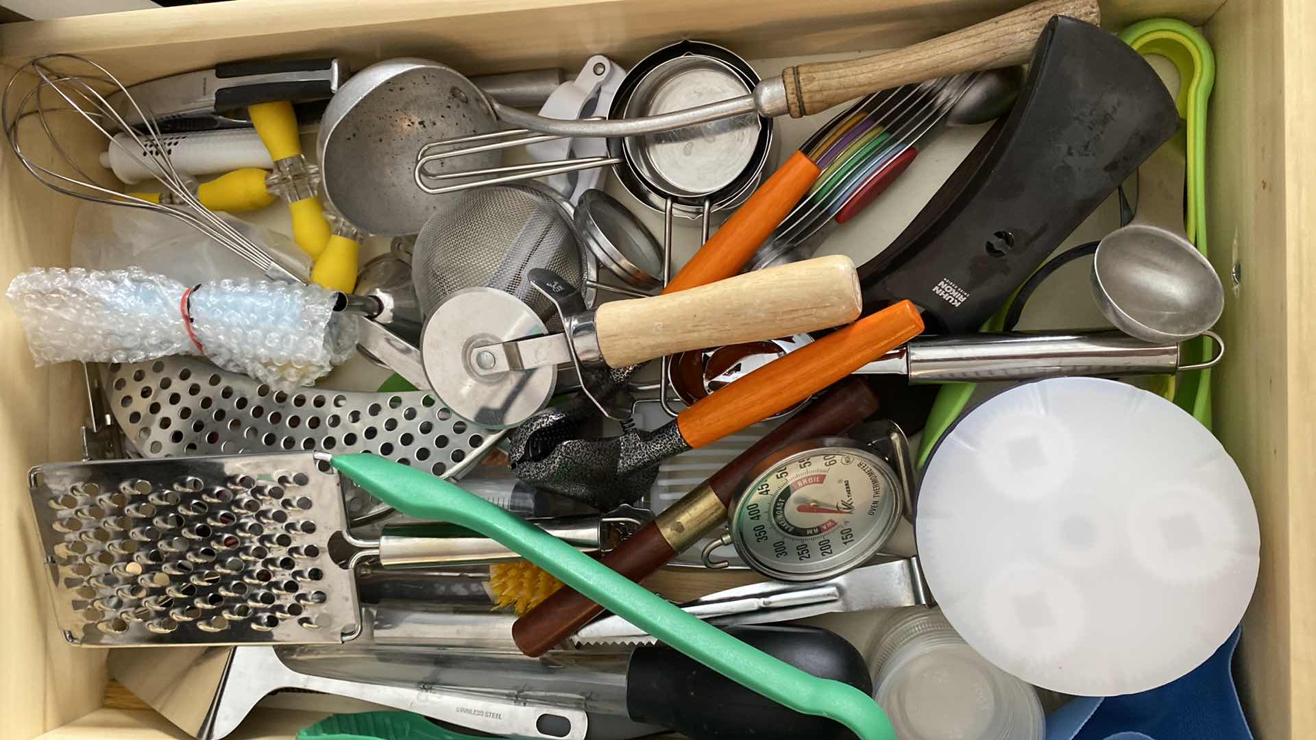 Photo 3 of CONTENTS KITCHEN 2 DRAWERS COOKING UTENSILS