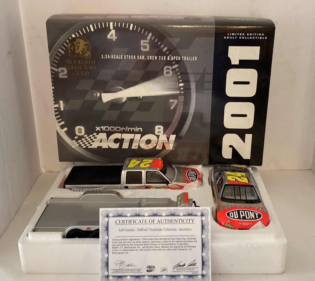 Photo 1 of ACTION 2001 BROOKFIELD JEFF GORDON - DUPONT TRACKSIDE COLLECTION LIMITED EDITION 960 WITH COA