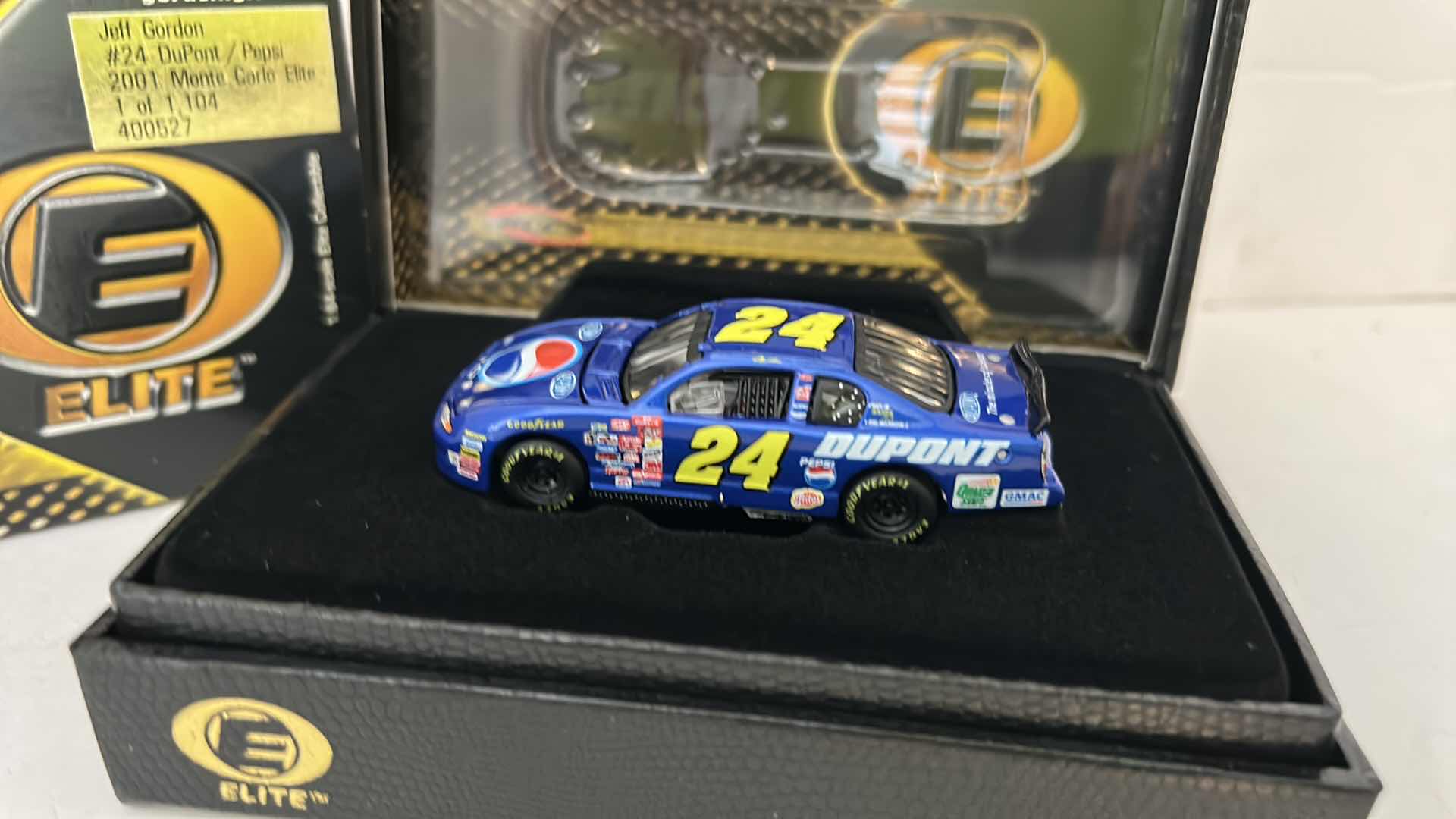 Photo 2 of RCCA ELITE JEFF GORDON 2001 MONTE CARLO ELITE COLLECTIBLE DIECAST CAR