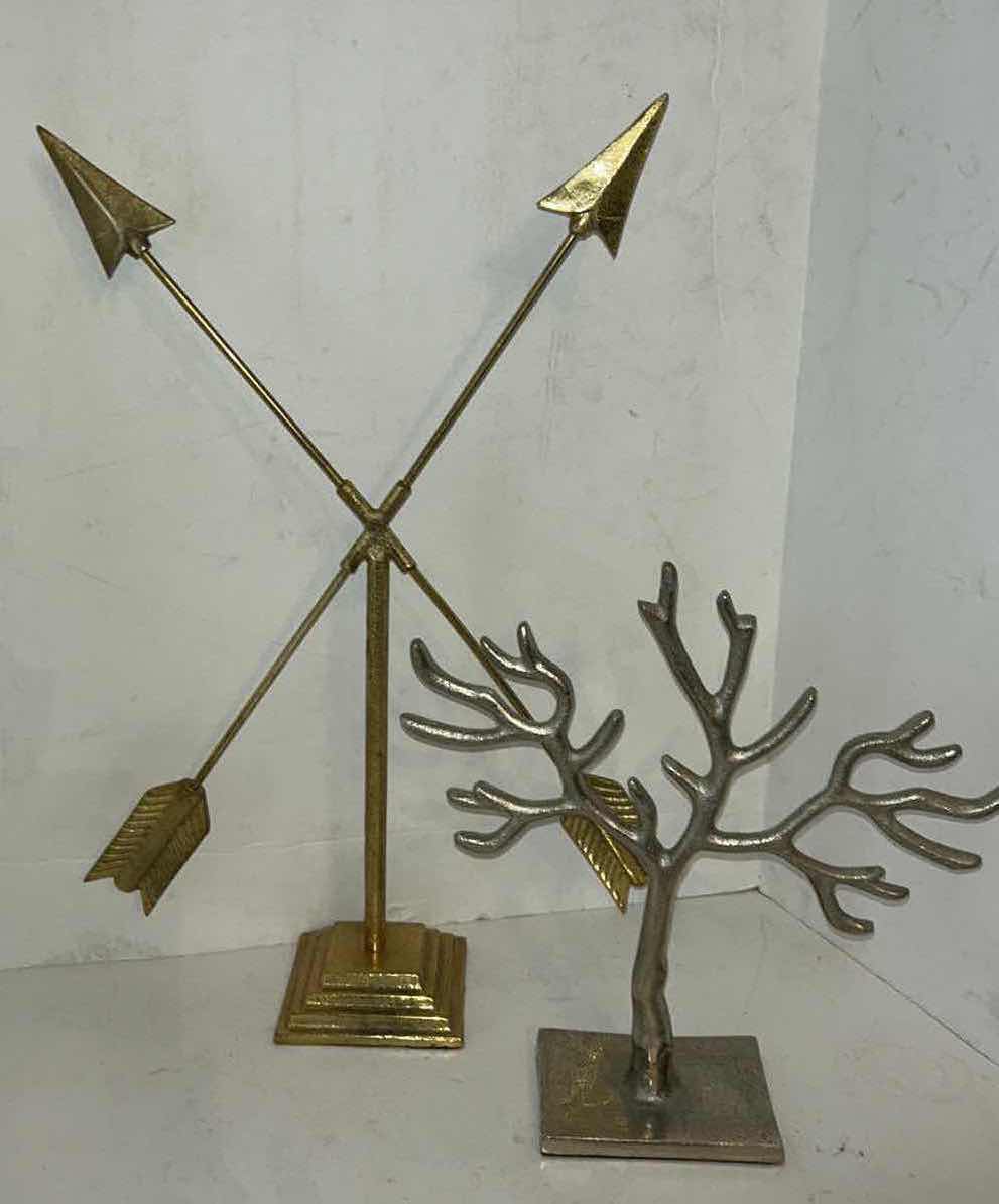 Photo 1 of 2 - METAL HOME DECOR TALLEST H20”