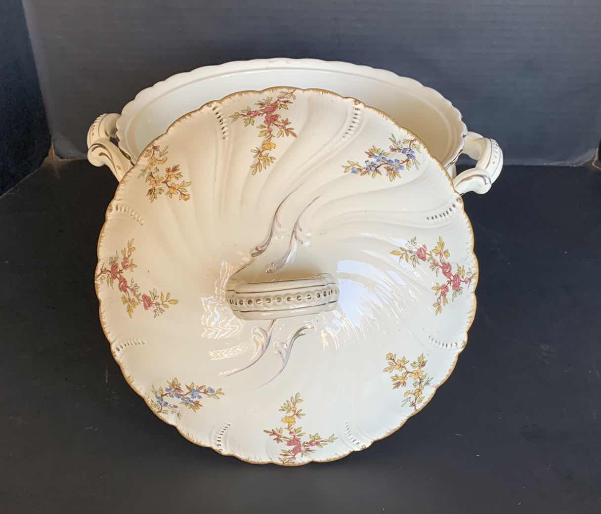 Photo 2 of ANTIQUE FRENCH TUREEN 11"