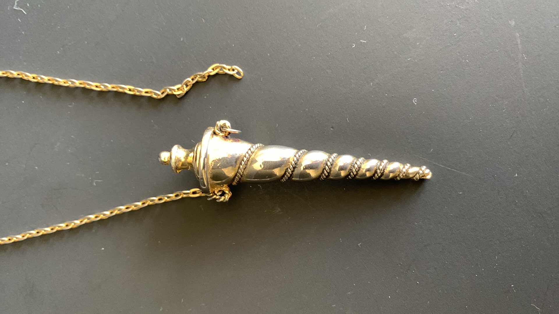 Photo 2 of UNICORN HORN PERFUME PENDANT AND 3 CHAINS