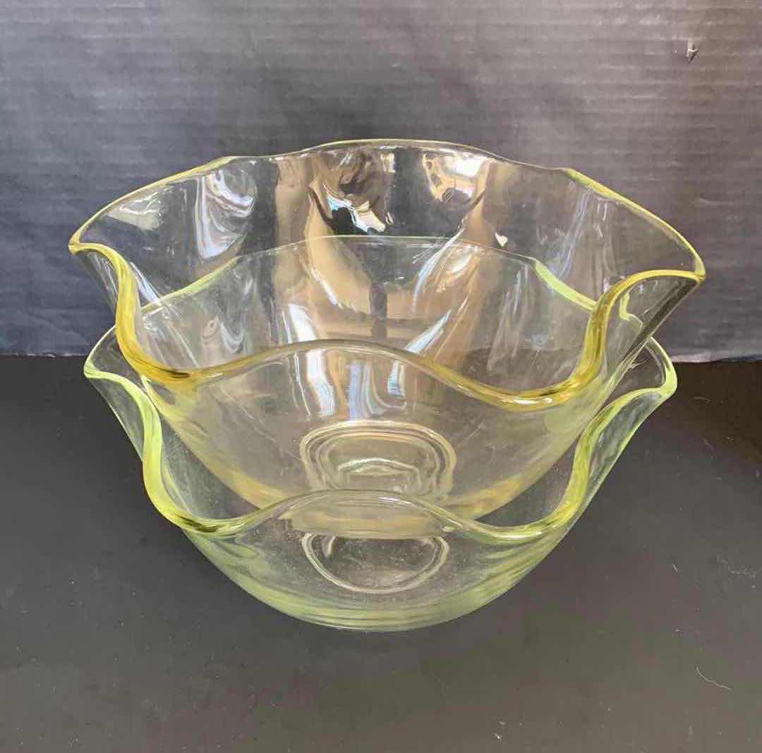 Photo 1 of 2 - CLEAR RIPPLED EDGE GLASS DISH