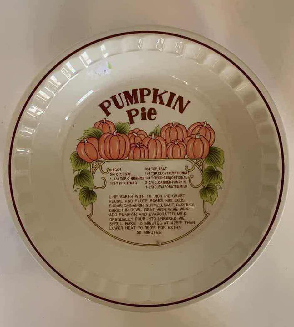 Photo 1 of HANKOOK PUMPKIN PIE PLATE 10"
PYREX GLASS PIE PLATE 10"