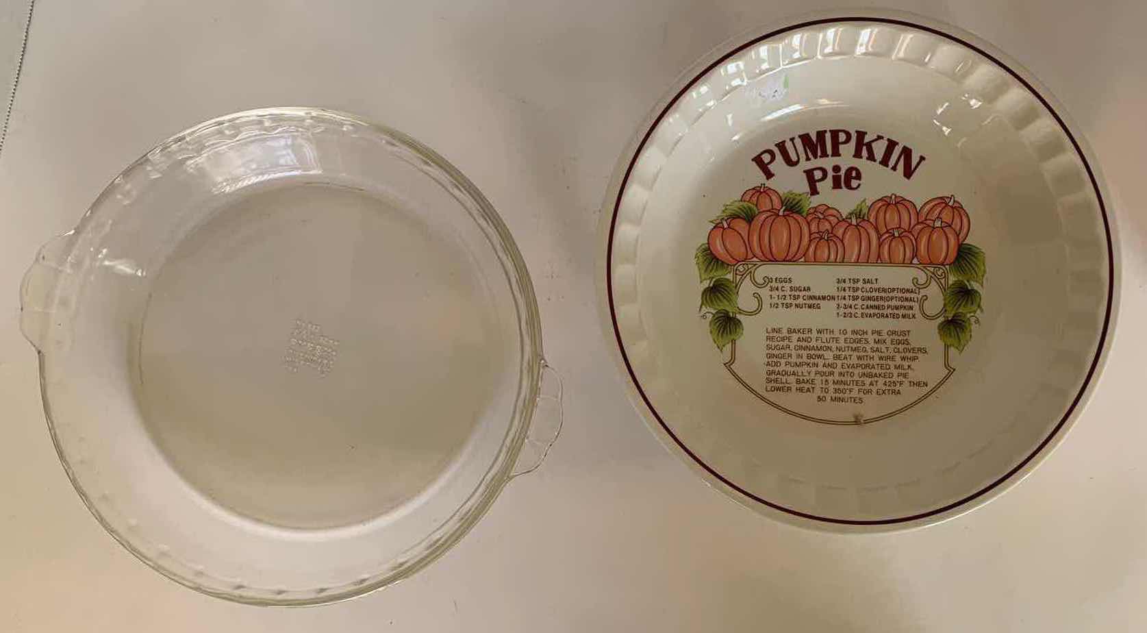 Photo 2 of HANKOOK PUMPKIN PIE PLATE 10"
PYREX GLASS PIE PLATE 10"