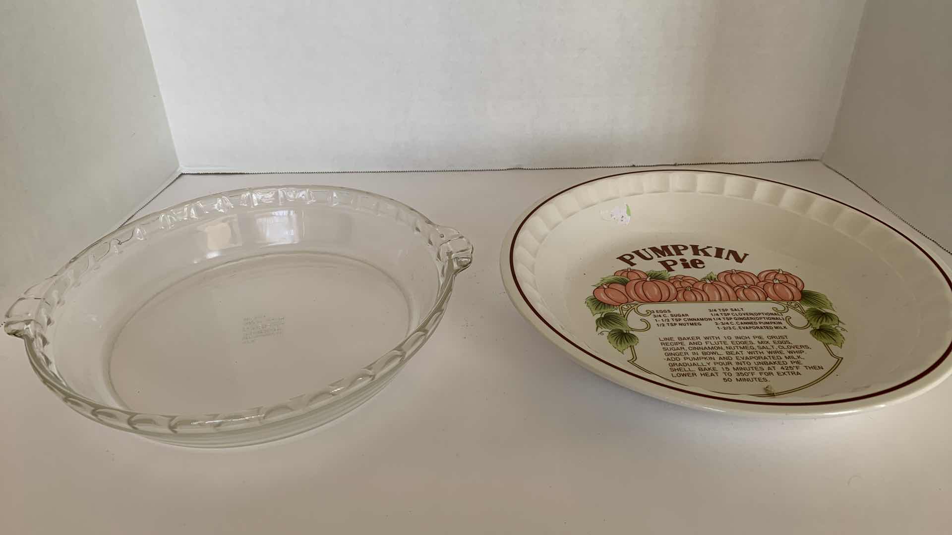 Photo 3 of HANKOOK PUMPKIN PIE PLATE 10"
PYREX GLASS PIE PLATE 10"