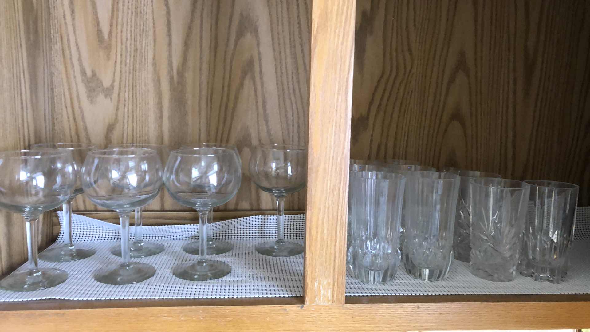 Photo 1 of CONTENTS OF CABINET-GLASSWARE