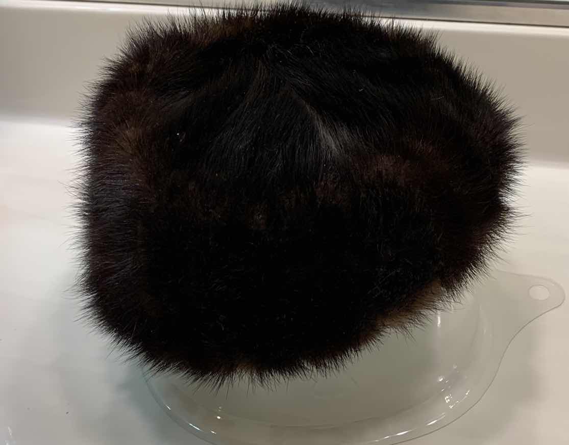 Photo 1 of VINTAGE WOMENS MINK HAT