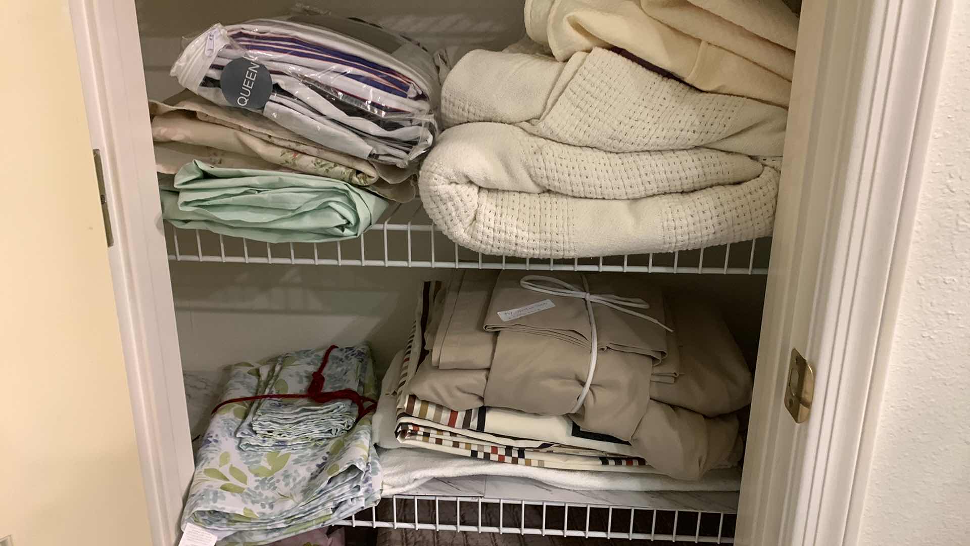 Photo 4 of CLOSET FULL OF QUEEN SIZE LINENS