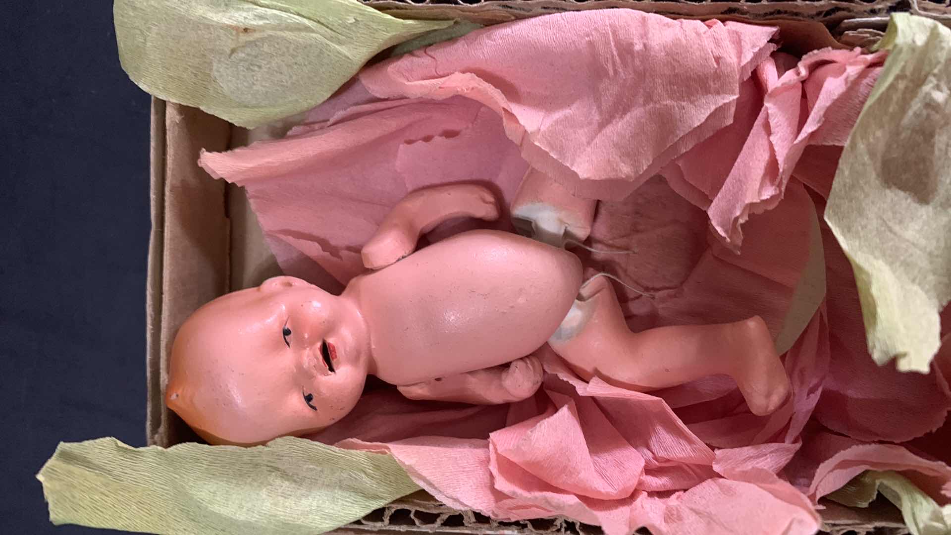 Photo 1 of VINTAGE 1930'S QUIN TOTS BISQUE  JOINTED BABY DOLL MADE IN JAPAN H 3.75"