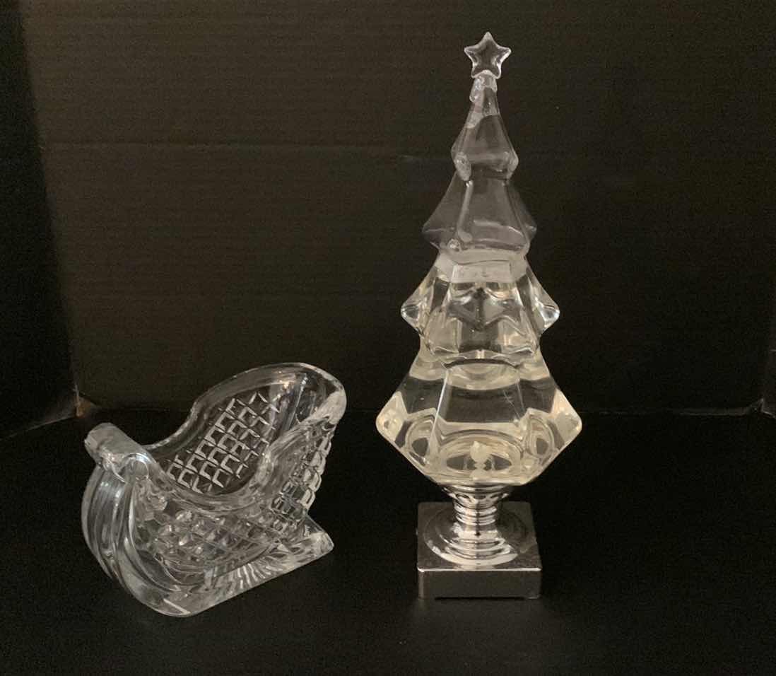 Photo 1 of CHRISTMAS TREE WITH FLUID INSIDE AND LIGHT, GLASS SLEIGH CANDY DISH