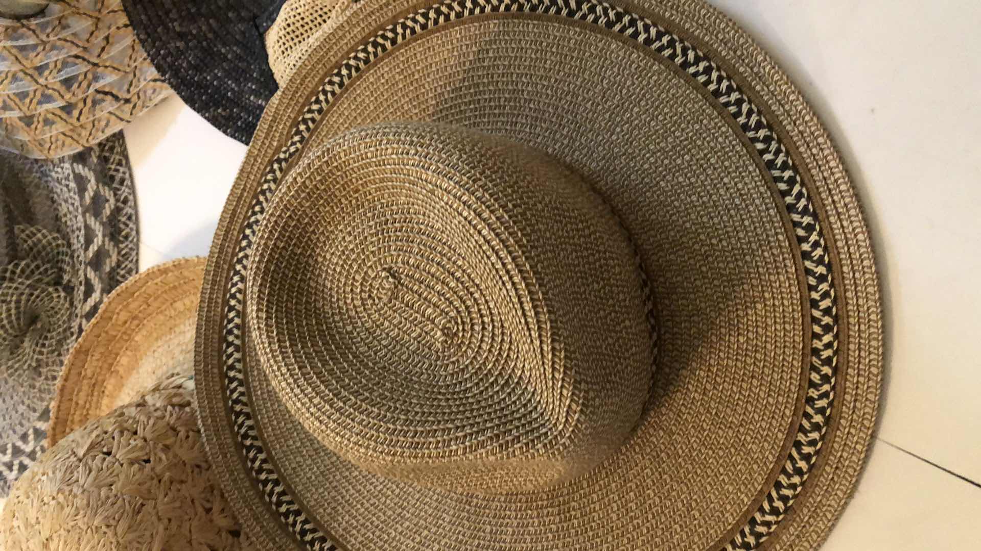 Photo 4 of 5-WOMENS STRAW HATS