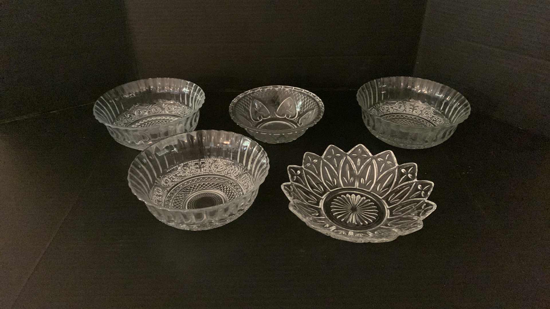 Photo 1 of 5 GLASS BOWLS DIFFERENT SIZES AND STYLES