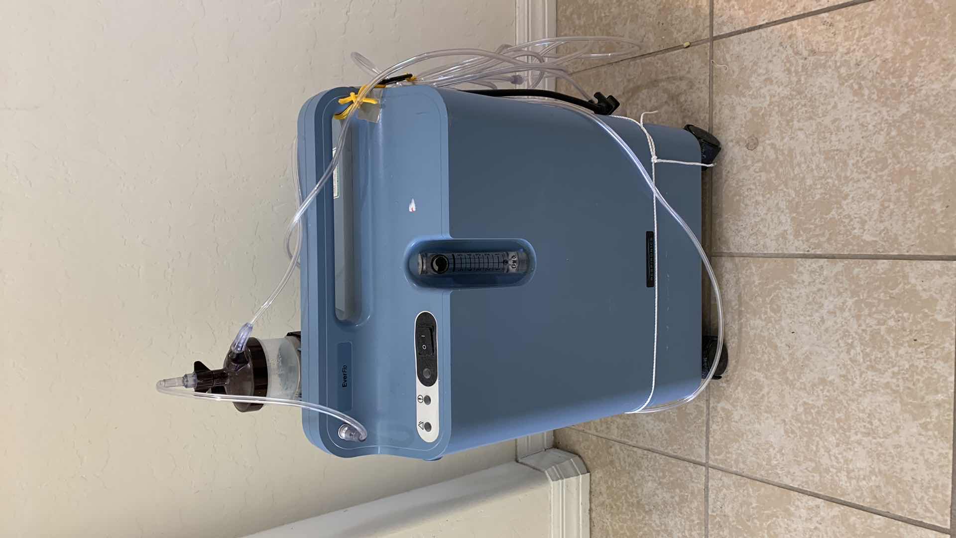 Photo 1 of PHILIPPS RESPONICS EVERFLO OXYGEN CONCENTRATOR OPI