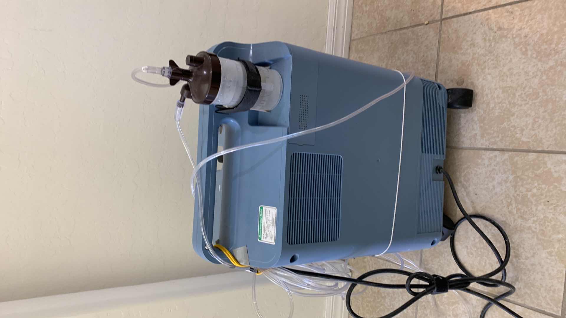 Photo 5 of PHILIPPS RESPONICS EVERFLO OXYGEN CONCENTRATOR OPI