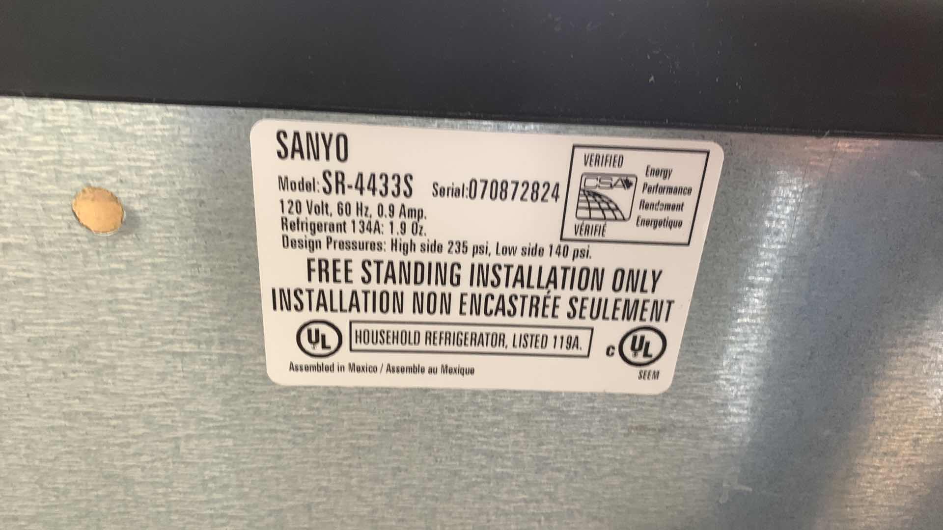 Photo 3 of SANYO ECLIPSE SERIES MINI REFRIGERATOR/FREEZER SR-4433S STAINLESS STEEL