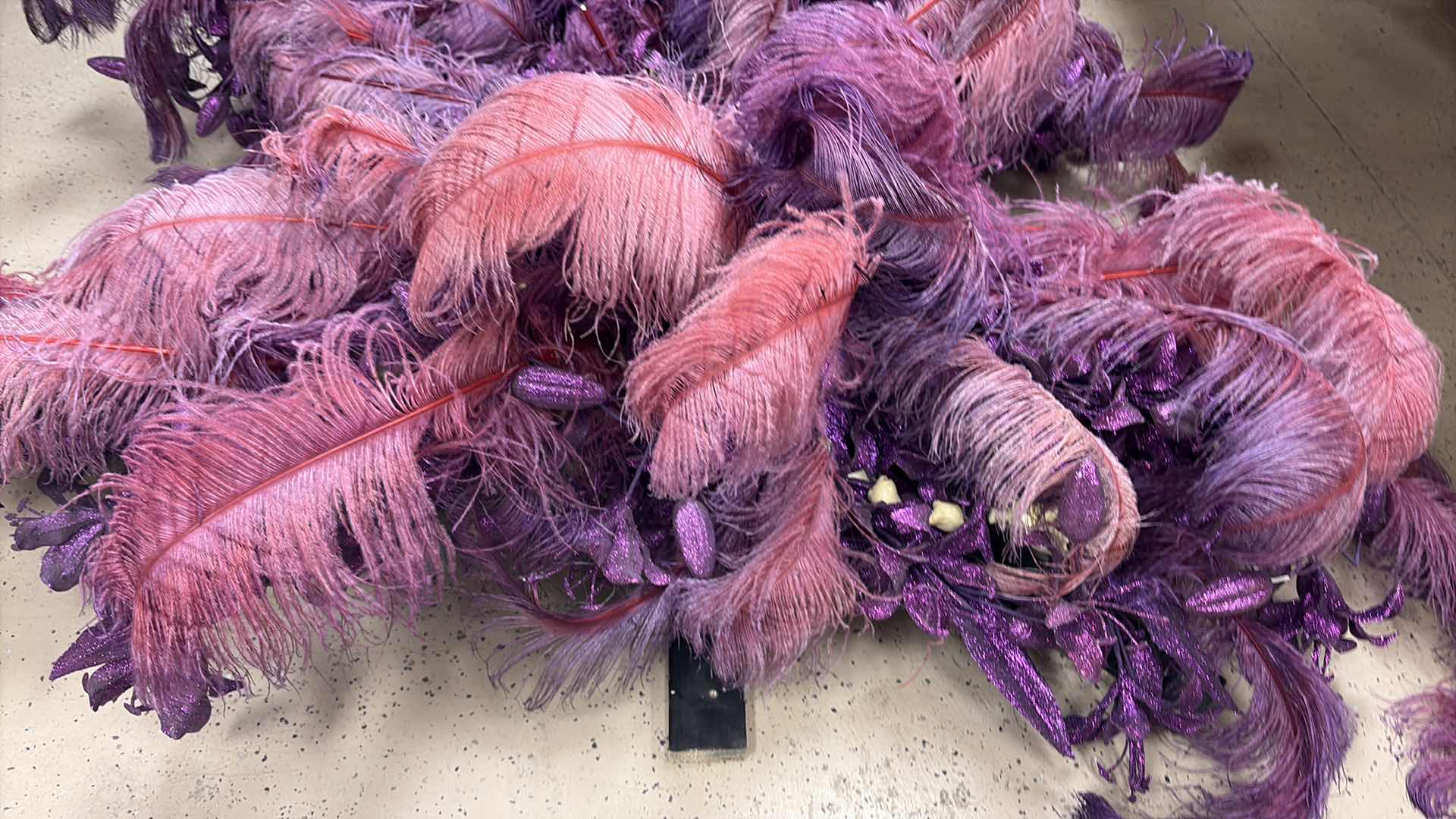 Photo 1 of FEATHER WALL DECOR H48”