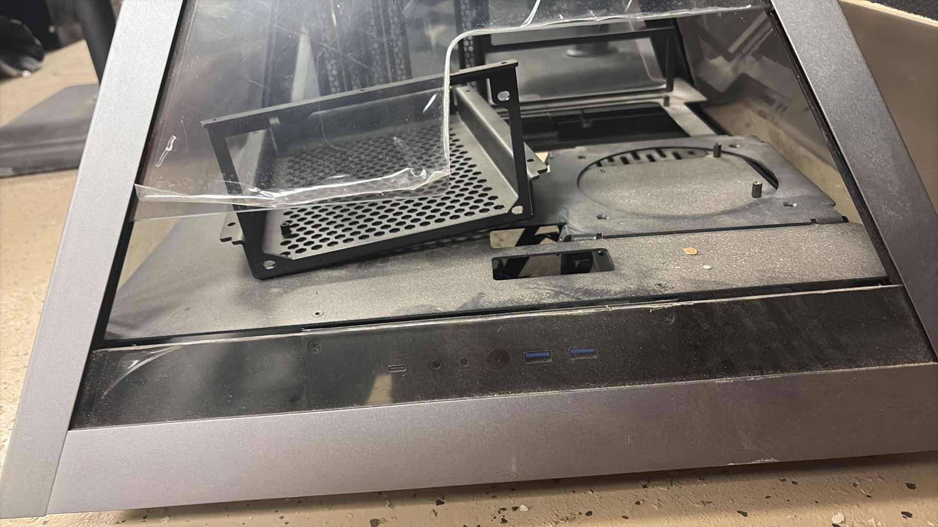 Photo 1 of AZZA COMPUTER CASE H28”