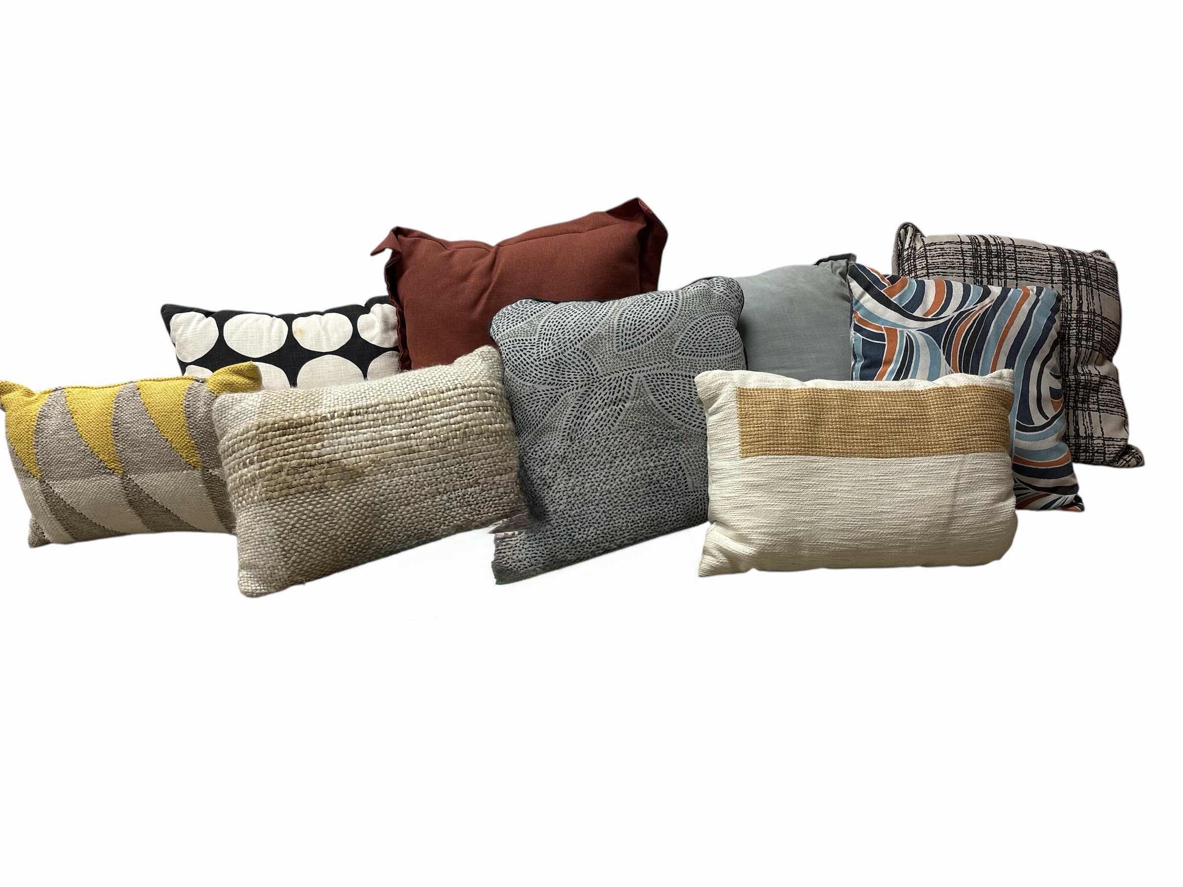 Photo 1 of (9)PCS DECORATIVE PILLOWS