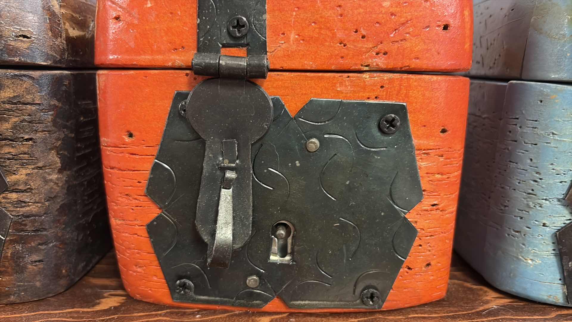 Photo 1 of (6)PCS MEXICAN LOCKING CHEST