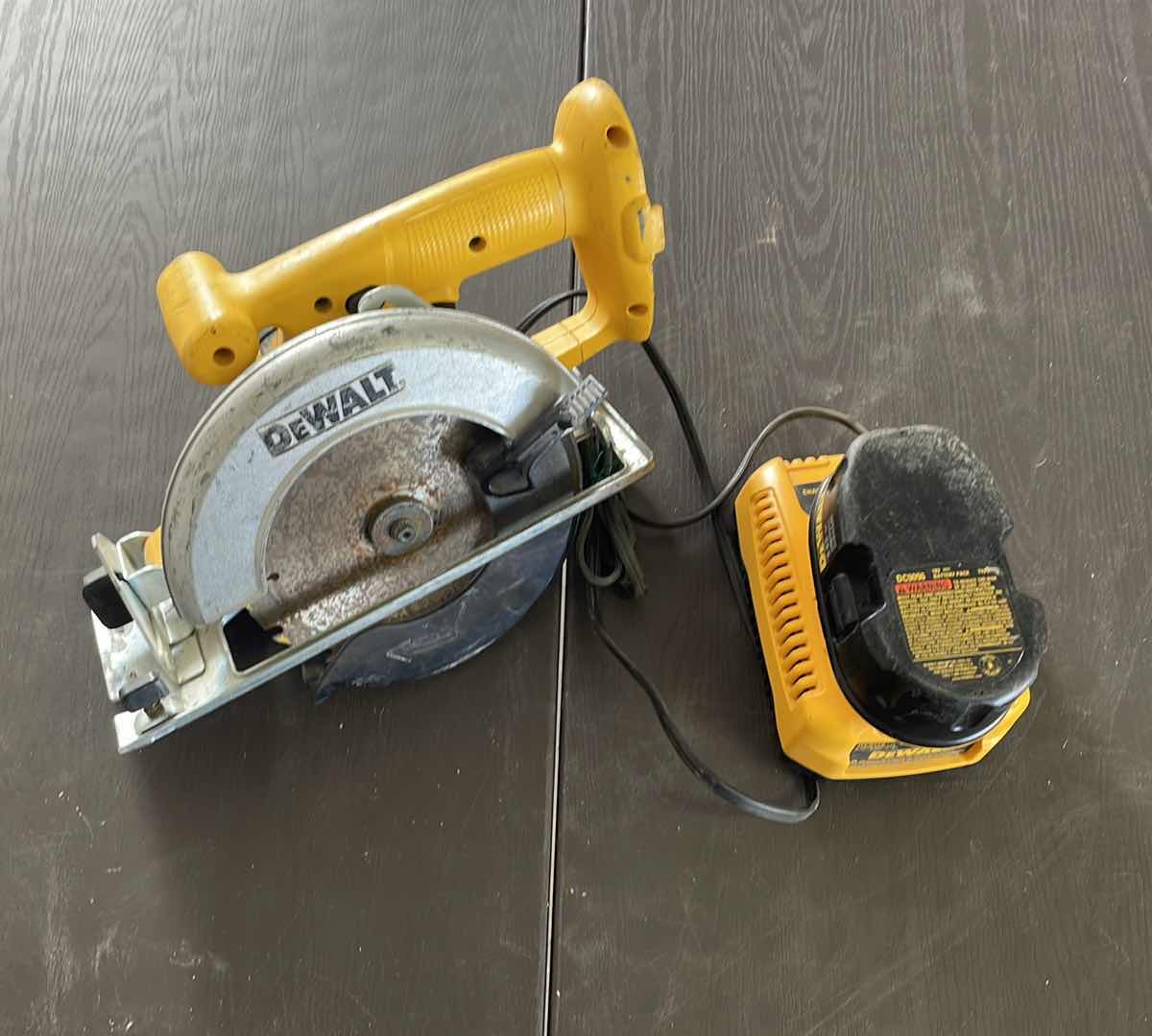 Photo 1 of DEWALT CIRCULAR SAW AND CHARGER