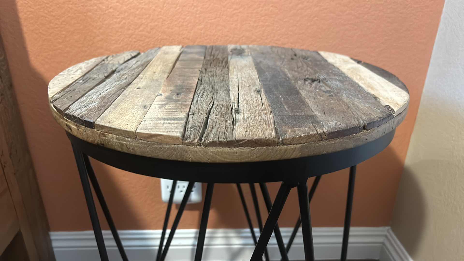 Photo 3 of 18" ROUND HEAVY METAL W RUSTIC WOOD TOP ACCENT TABLE  H 24"