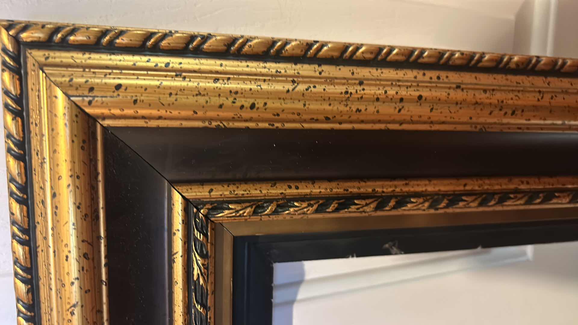 Photo 3 of ORNATE GOLD FRAME  20" x H24"
