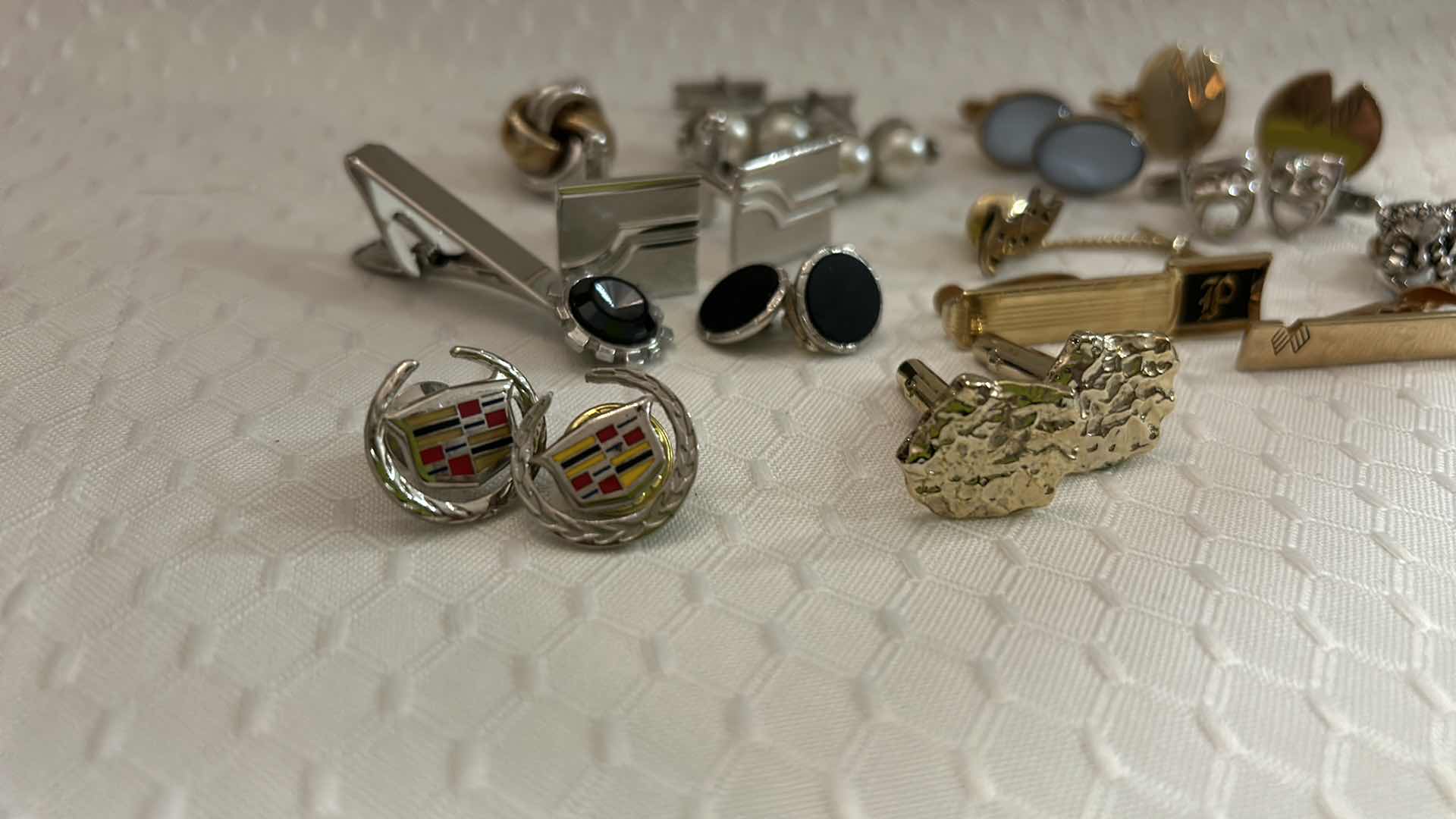 Photo 2 of MEN'S CUFFLINKS AND TIE CLIPS.