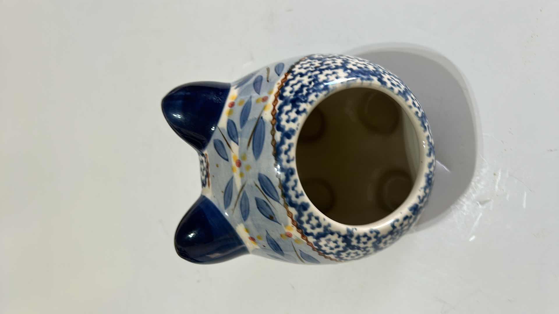 Photo 3 of LITTLE PIGGY TEMPTATIONS PRESENTABLE UTENSIL HOLDER. 6” x 5”