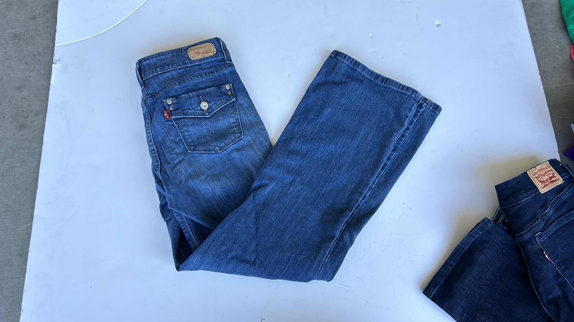 Photo 2 of WOMEN’S WEAR 4 LEVI STRAUSS SIZE 27-28 PETITE JEANS.