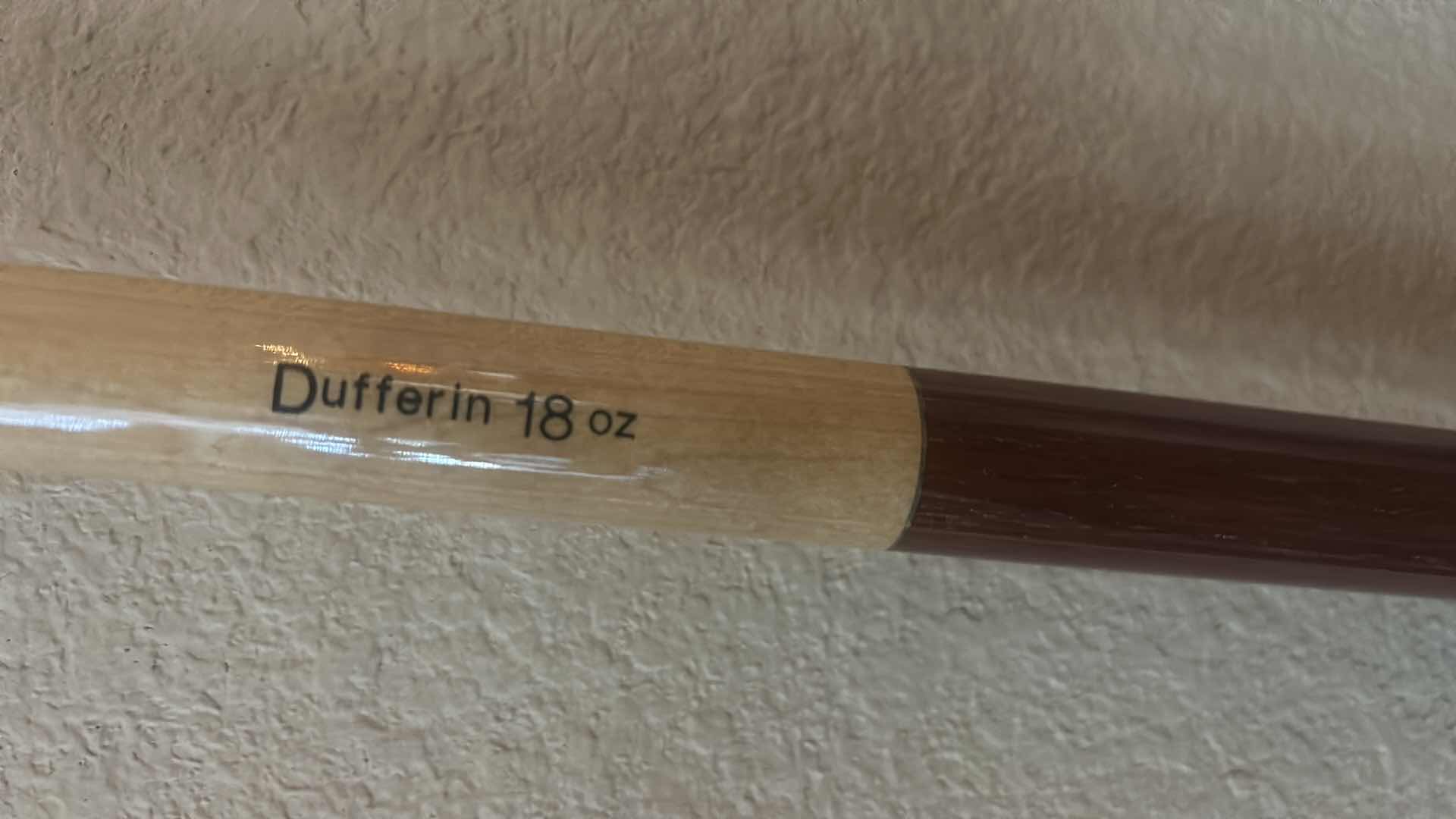 Photo 2 of DUFFERIN 18-OUNCE POOL CUE