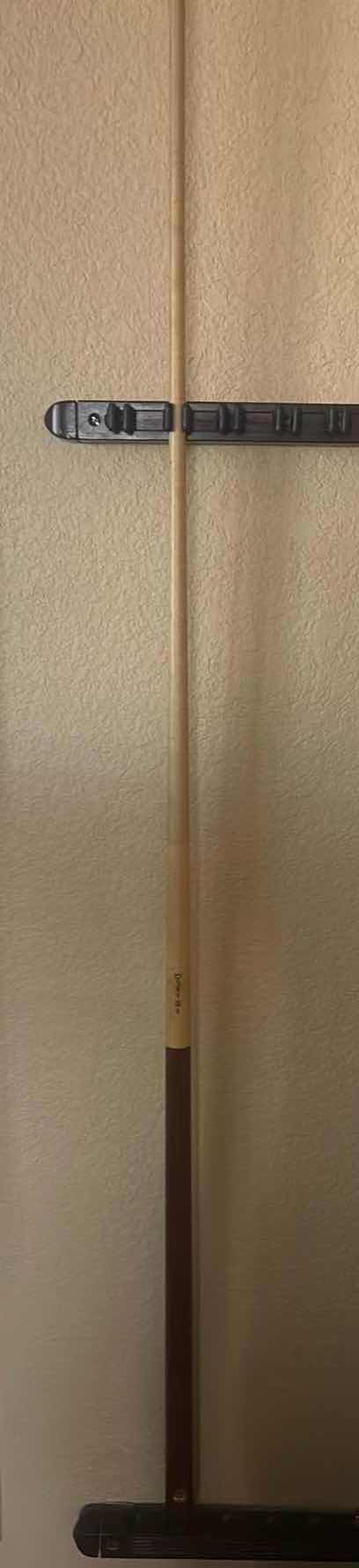 Photo 1 of DUFFERIN 18-OUNCE POOL CUE