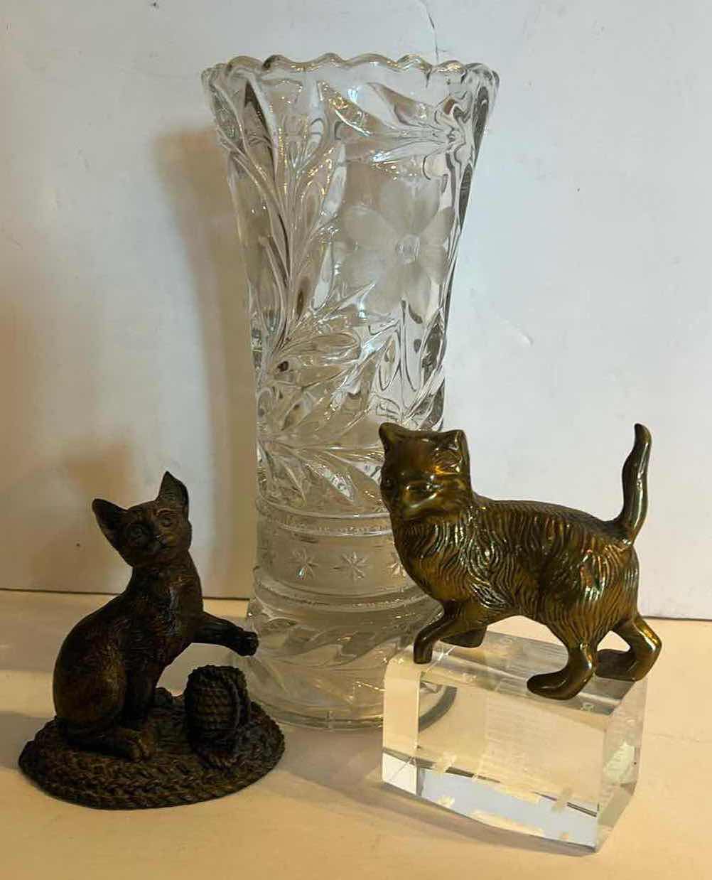 Photo 1 of 4- HOME DÉCOR: VASE H 10”, TWO METAL CATS, AND A GLASS COLISEUM SEE-THROUGH PAPERWEIGHT