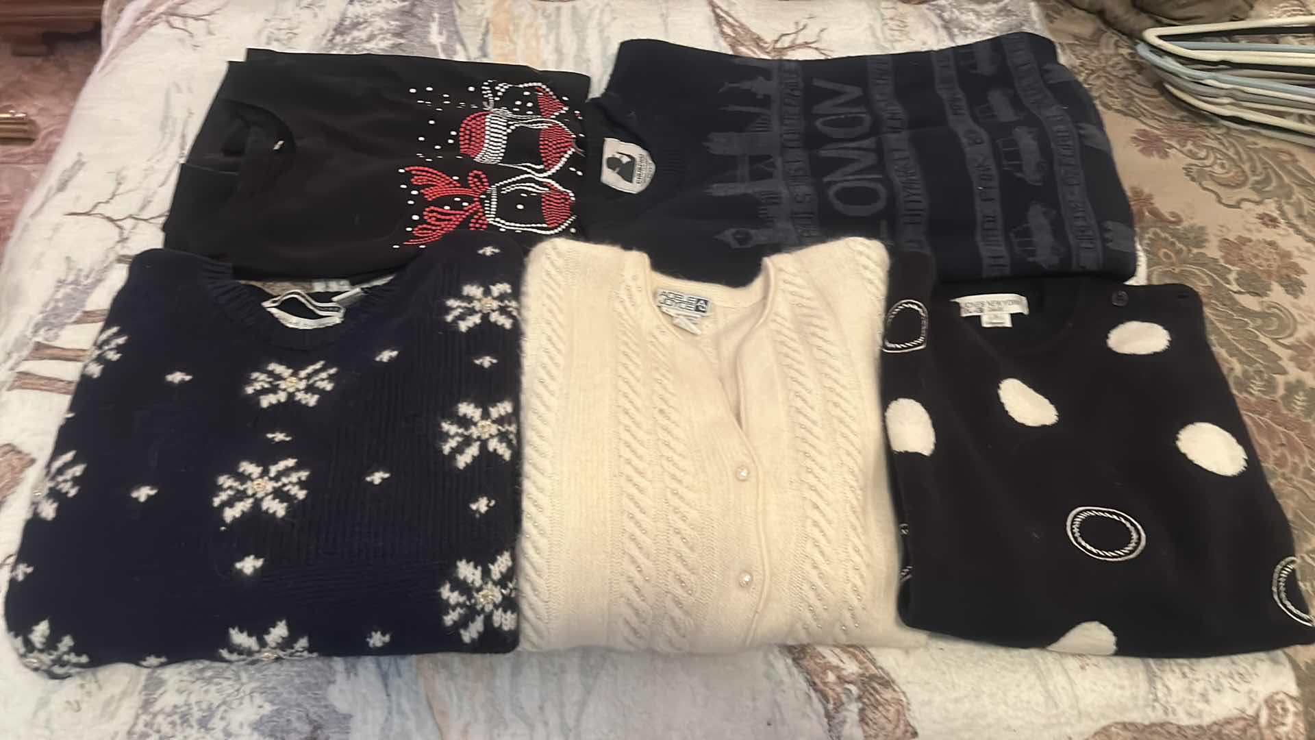 Photo 2 of 5  WOMENS SWEATERS SIZE XL