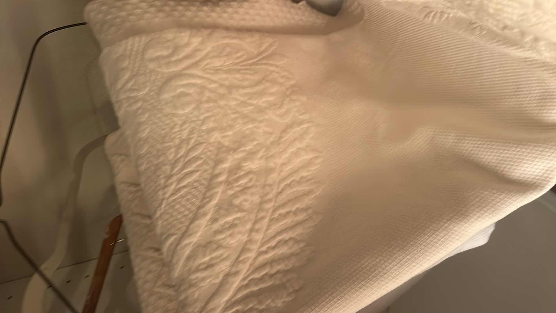 Photo 2 of 100% COTTON COMFORTER