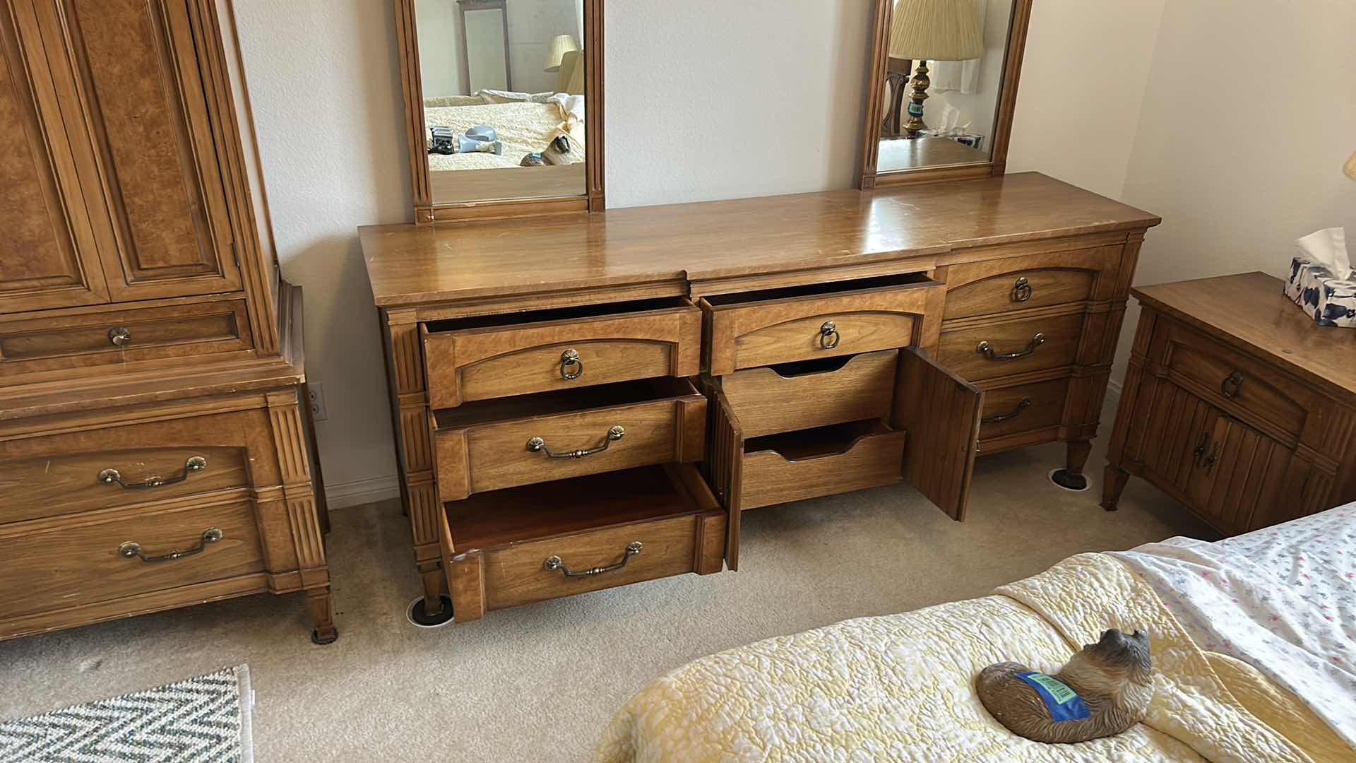 Photo 7 of THOMASVILLE DRESSER 77 1/2“ x 20 1/2“ x H 32“ WITH TWO MIRRORS