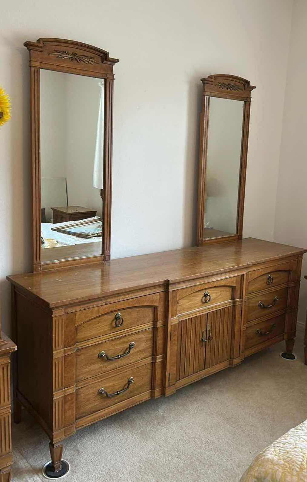 Photo 1 of THOMASVILLE DRESSER 77 1/2“ x 20 1/2“ x H 32“ WITH TWO MIRRORS