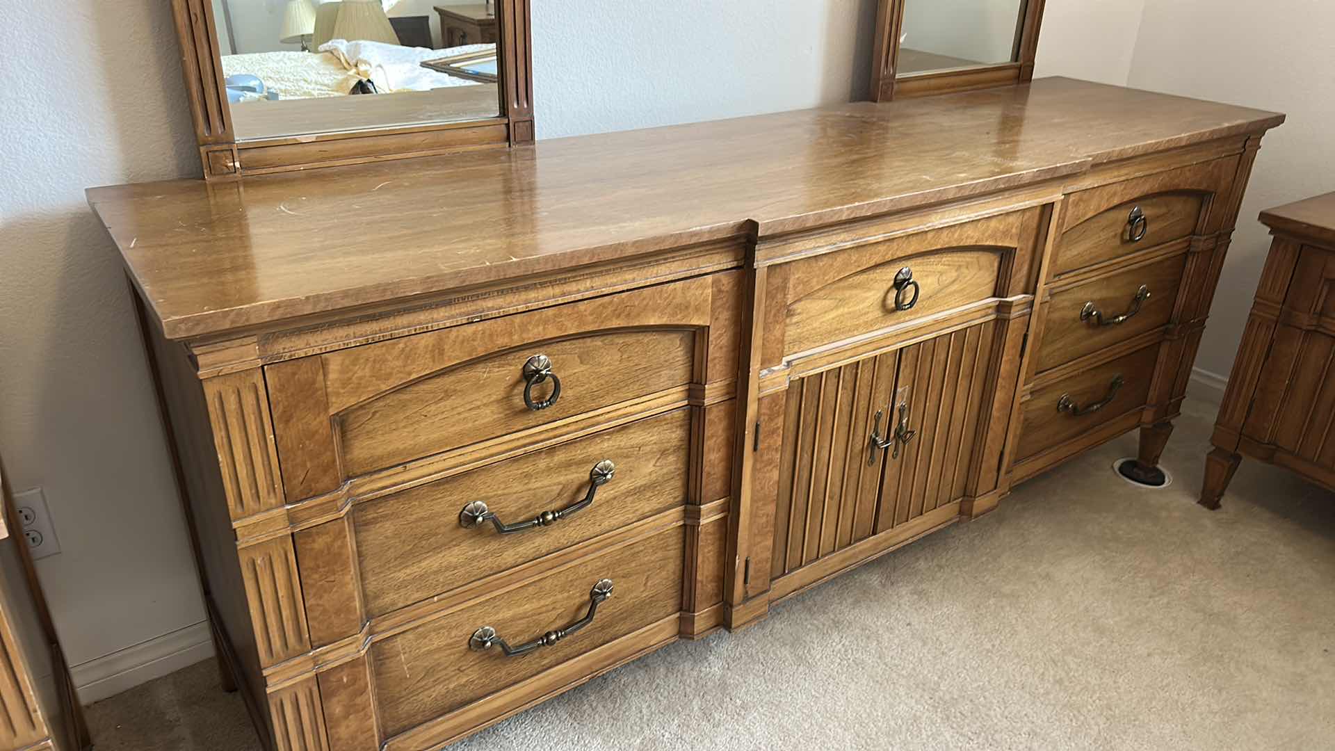 Photo 3 of THOMASVILLE DRESSER 77 1/2“ x 20 1/2“ x H 32“ WITH TWO MIRRORS