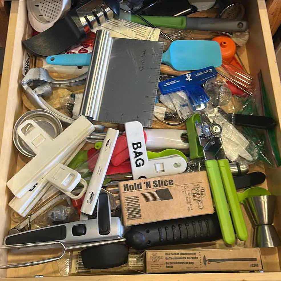 Photo 1 of CONTENTS OF KITCHEN DRAWER